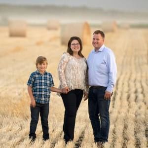 Meet your Posher, Lora